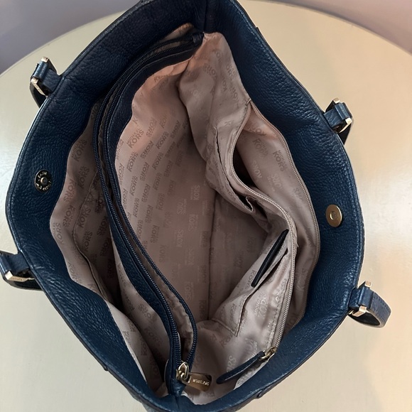 Ladies Michael Kors Purse - Picture 4 of 7